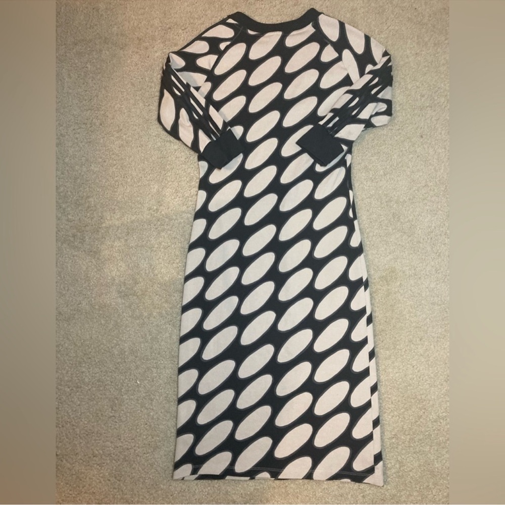 Adidas X Marimekko Graphic Midi Tee
Dress Size Medium Black Tan Limited Edition - Picture 9 of 13